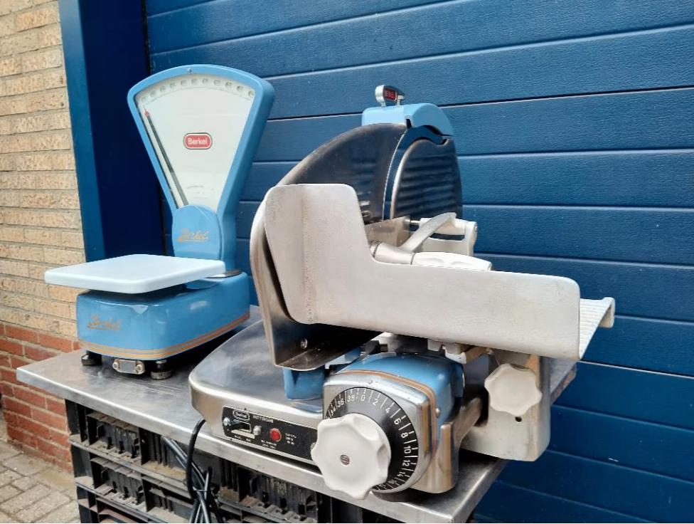 Berkel 834snijmachine e.v.t met weegschaal in kleur ., Antiquités & Art, Antiquités | Plateaux, Enlèvement