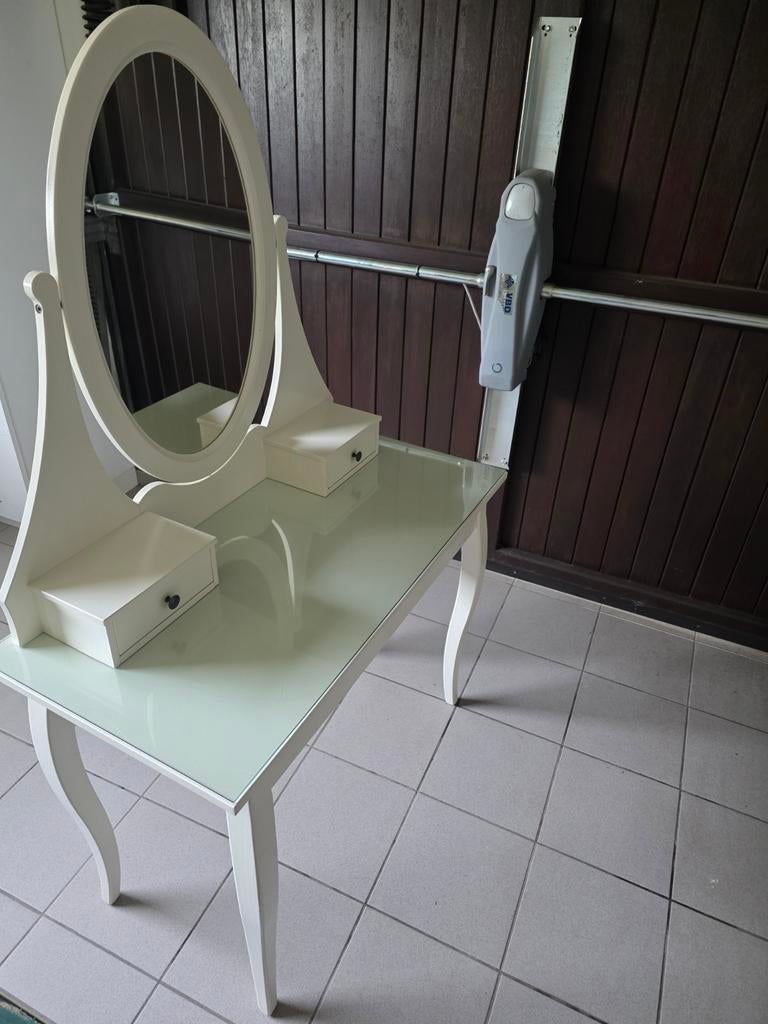 Make up tafel, Enlèvement