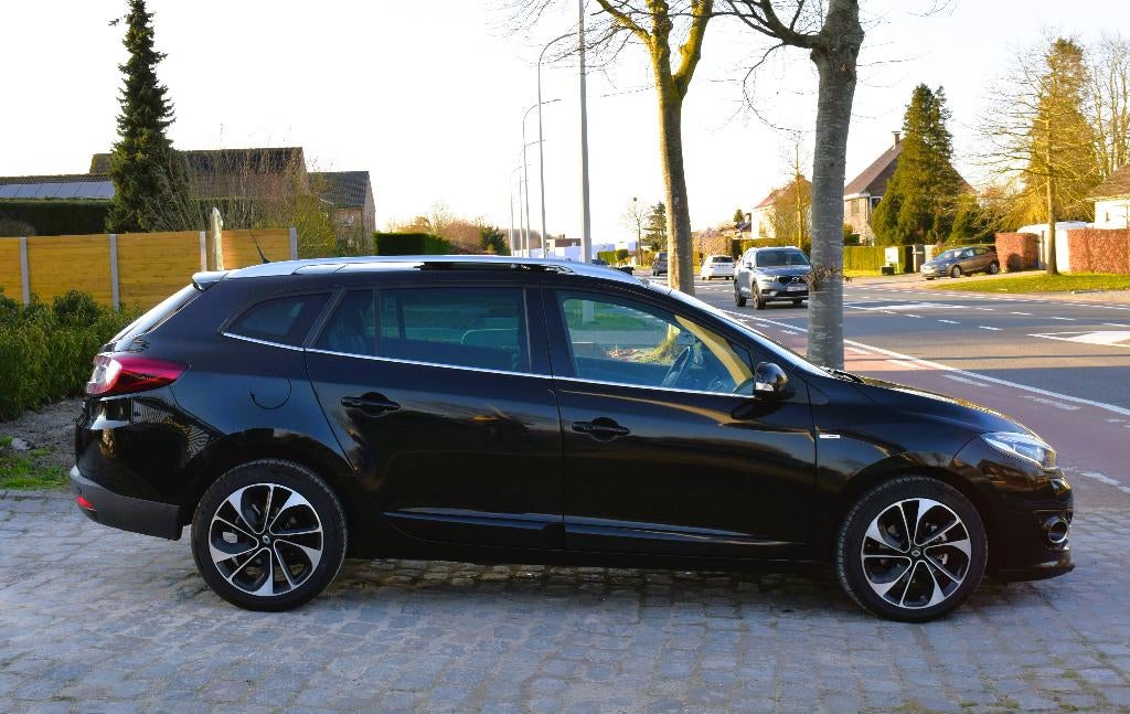 Renault Megane 1.5dCi/Bose Edition/FULL OPTIE/GARANTIE, USB, 4 cilinders, Zwart, Leder
