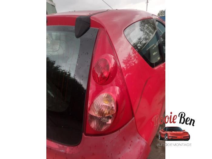 Feu arrière droit d'un Peugeot 107, -, 3 mois de garantie, Utilisé, -