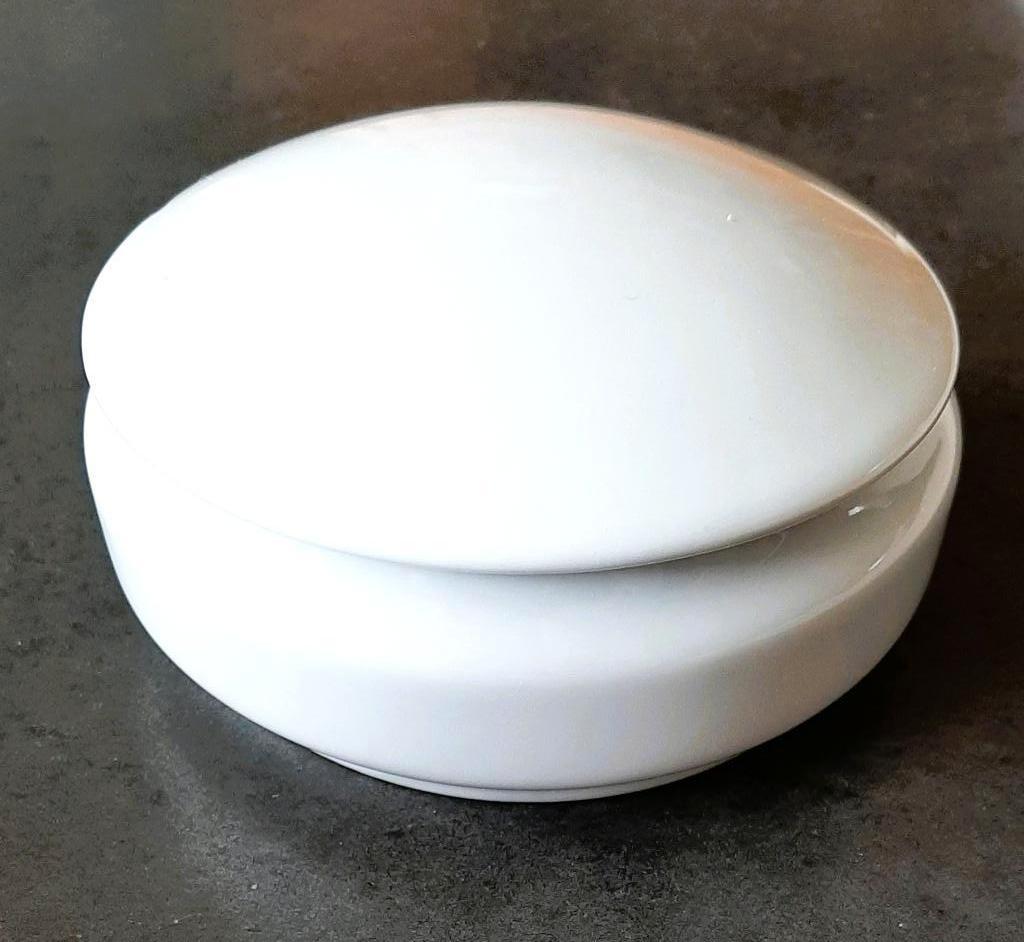 Te koop: Leuke witte bonboniere van "Limoges France", Antiquités & Art, Enlèvement