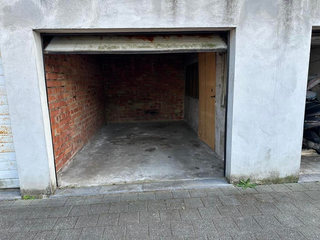 Opbergruimte of garagebox te huur in Mechelen!, Auto diversen, Autostaanplaatsen en Garages