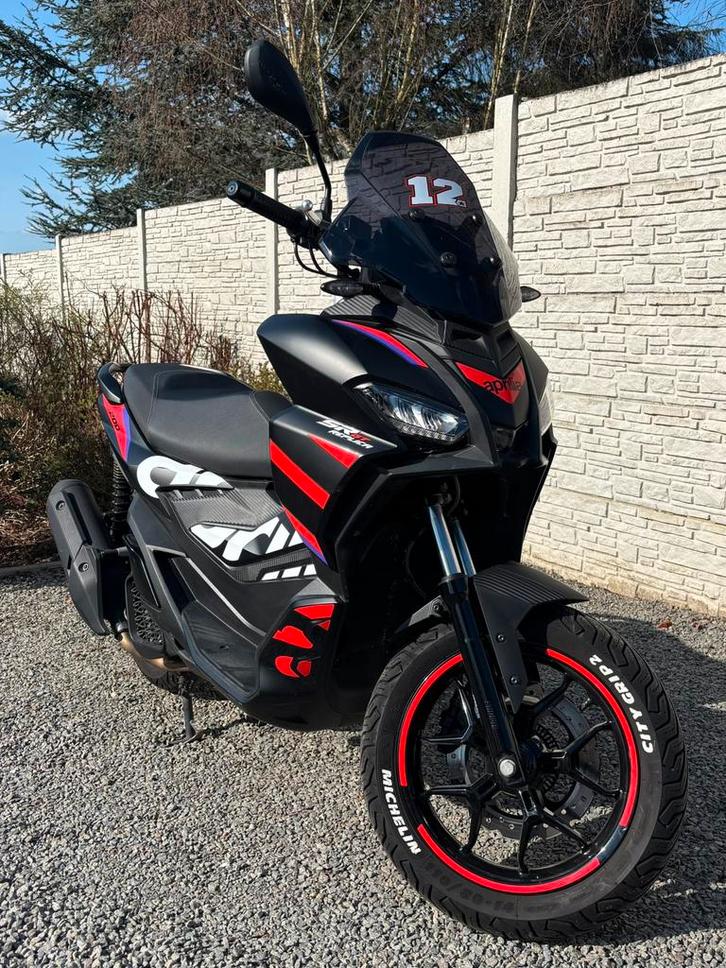Aprilia SR GT 200 zoals nieuw, Fietsen en Brommers, Scooters | Aprilia, Ophalen