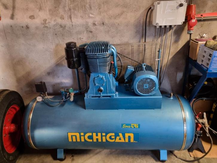 Compresseur Michigan 500L, Articles professionnels, Agriculture | Outils