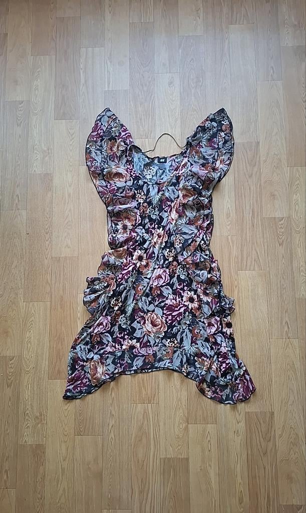 H&M zomerjurk met rozen voor dames., Kleding | Dames, Jurken, Maat 38/40 (M), H&M, Overige kleuren, Zo goed als nieuw