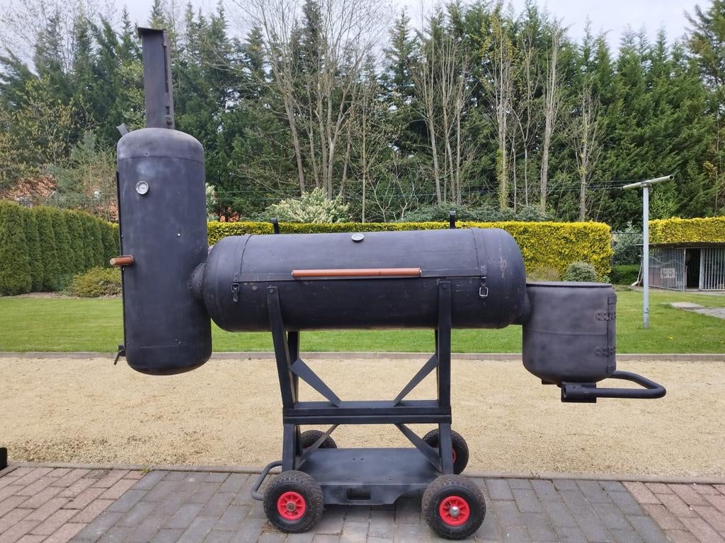 Luxe bbq mogelijkheid tot roken, Tuin en Terras, Houtskoolbarbecues, Ophalen