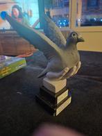 Stenen trofee duif, Verzenden