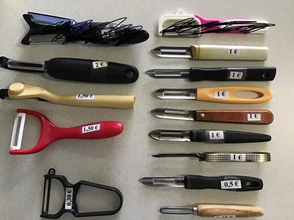 divers éplucheuses et trognons de pommes de terre encore..., Maison & Meubles, Enlèvement ou Envoi, Comme neuf