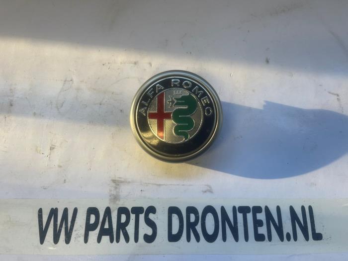 Embleem van een Alfa Romeo Giulia, Auto-onderdelen, Carrosserie, Alfa Romeo, Gebruikt, 3 maanden garantie, Ophalen of Verzenden