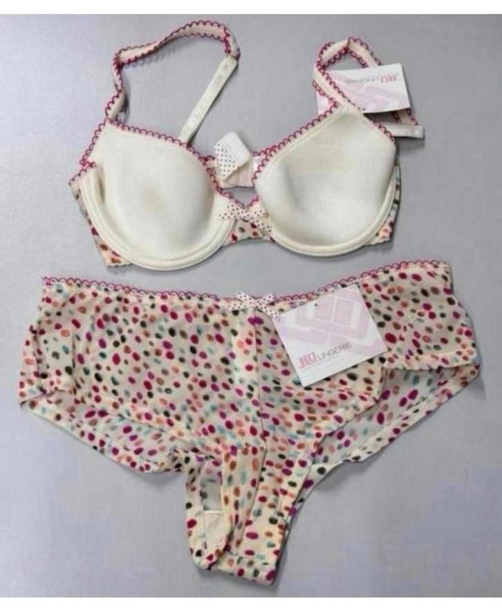 Jennifer Lopez JLO Lingerie creme roze beugelbh broekje 32B, Kleding | Dames, Ondergoed en Lingerie, Setje, Roze, Ophalen of Verzenden