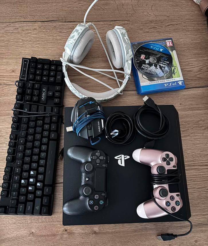 Ps4, 2 controllers, headset, keyboard, muis, Games en Spelcomputers, Spelcomputers | Sony PlayStation 4, Zo goed als nieuw, Met 2 controllers