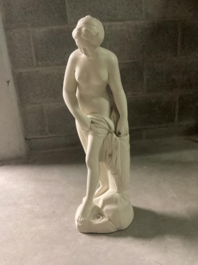Sculpture en platre la Baigneuse ou venus sortant du bain, Antiquités & Art, Enlèvement