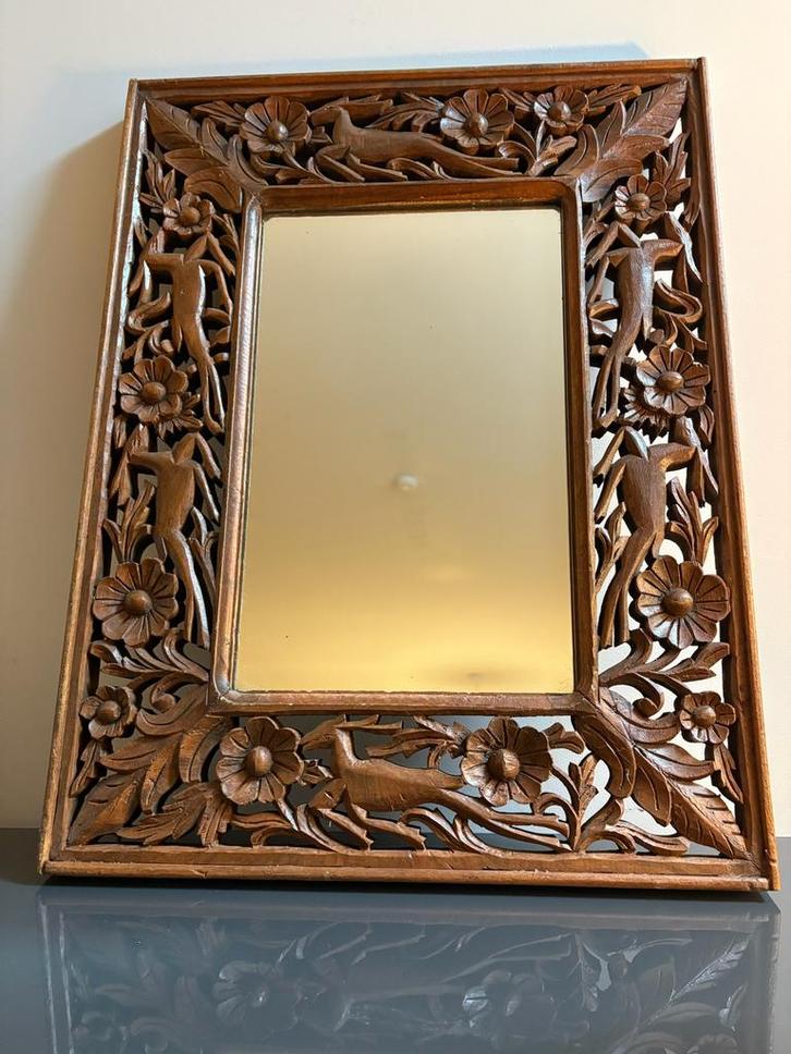 Spiegel in koloniale stijl in gesneden hout, Antiek en Kunst, Antiek | Spiegels, Minder dan 50 cm, Minder dan 100 cm, Rechthoekig
