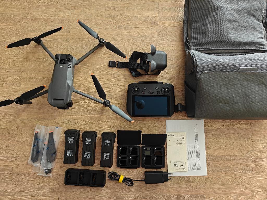 DJI MAVIC 3 CINE, Audio, Tv en Foto, Drones, Zo goed als nieuw, Professionele drone, Topkwaliteit, DJI, Altitude Hold, Extra accu('s)
