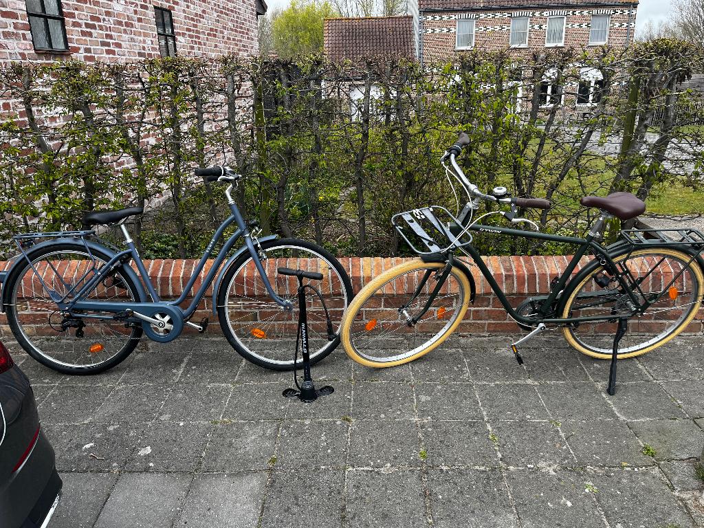 2 stadsfietsen B’TWIN / Elops + pomp (apart ook mogelijk), Enlèvement, Utilisé, B-twin