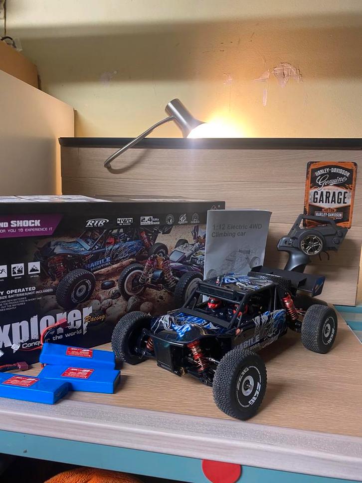 Rc auto crosse nieuwe en drie nieuwe batterijen, Hobby en Vrije tijd, Modelbouw | Radiografisch | Auto's, Nieuw, Elektro, Schaal 1:10