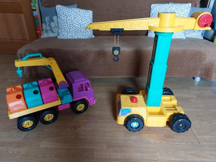 Leuk speelgoed: grote kraan en vrachtwagen met containers, Kinderen en Baby's, Overige Kinderen en Baby's, Ophalen
