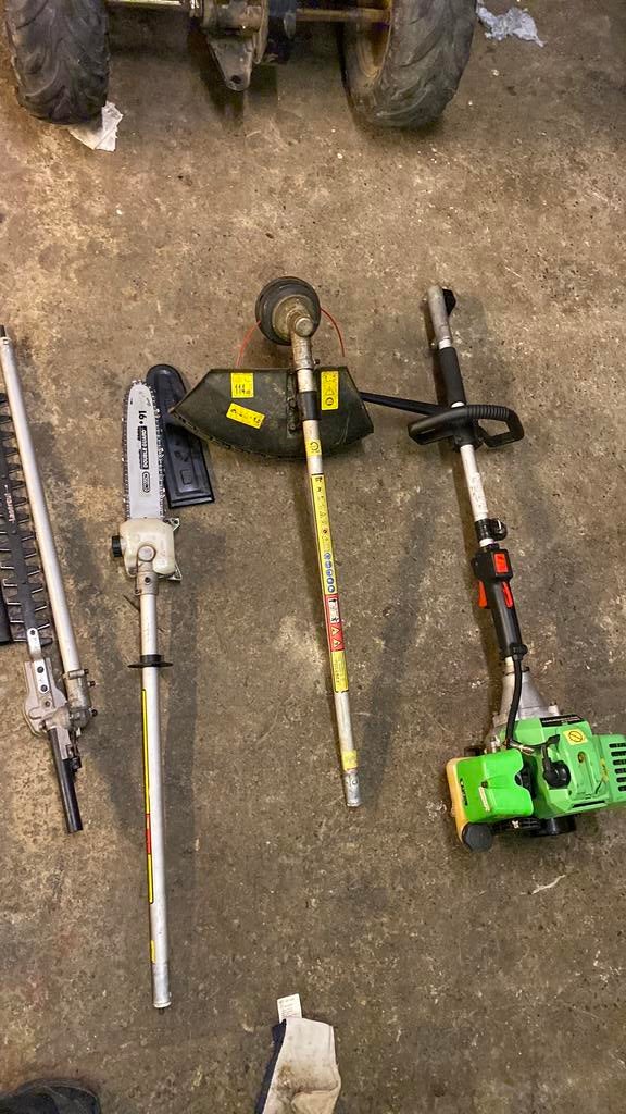 Débroussailleuse a louer la journée, Enlèvement, Comme neuf