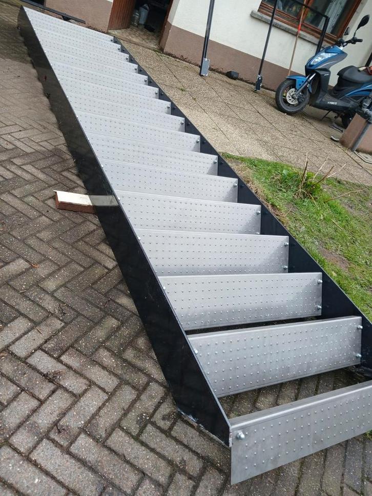 7 trap trappen ijzer metal bordes, Doe-het-zelf en Bouw, Ladders en Trappen, Trap, Ophalen of Verzenden