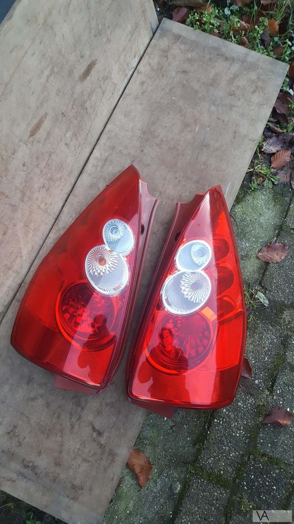 Achterlicht links bestuurder Mazda 5 2005 - 2009 rood wit, Gebruikt, -, -, Ophalen of Verzenden