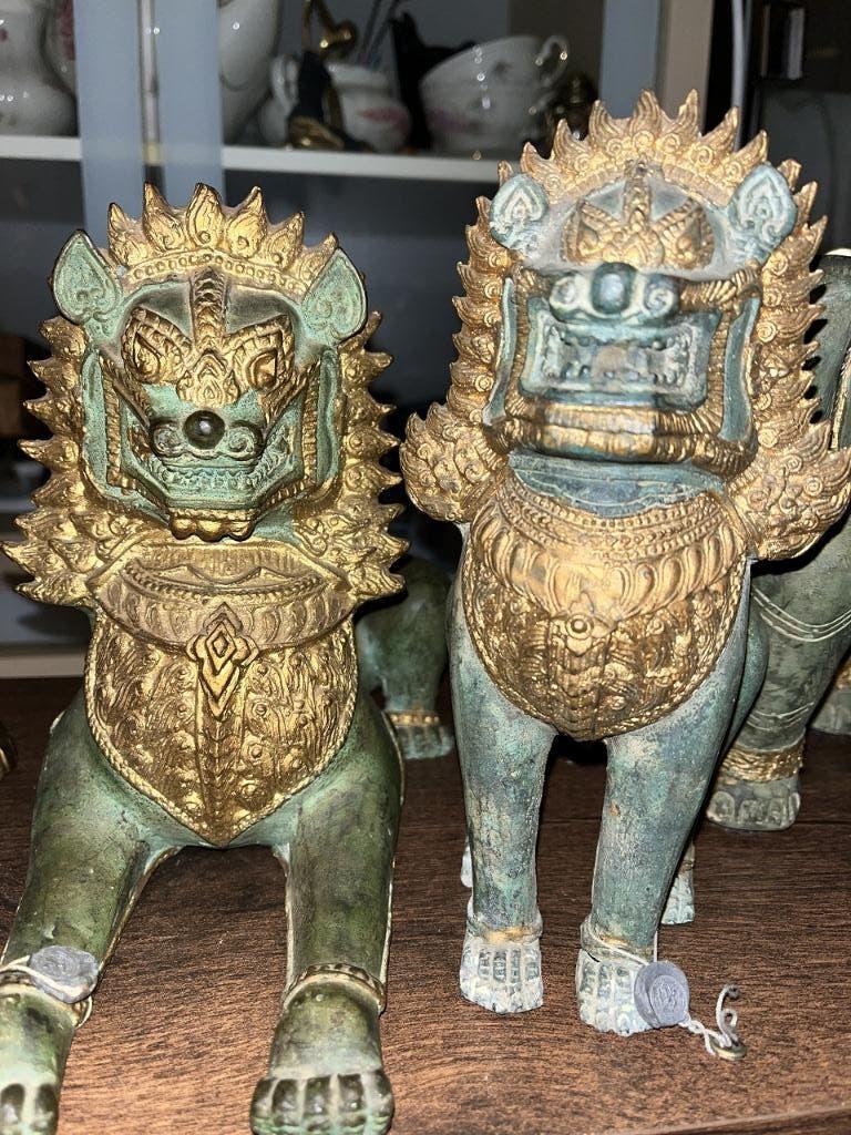 Figurin de garde de temple khmer en bronze doré, lion Singha, Antiquités & Art, Enlèvement ou Envoi, Bronze
