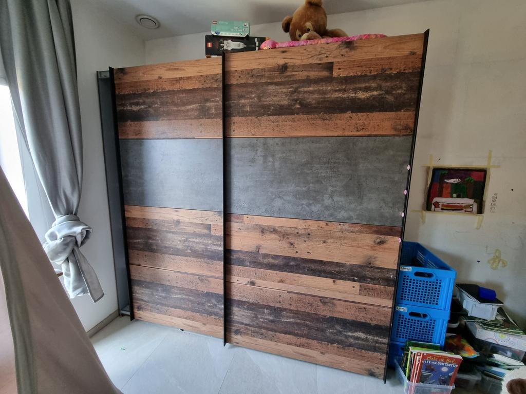 Grote kleerkast, gratis., Enlèvement