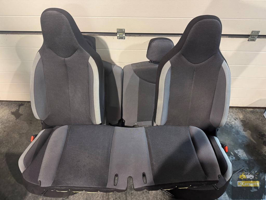 Toyota Aygo Facelift Stoelen Set interieur Set, Info@fabrikant.eu, Fabrikantstraat 1
1000 AA  Amsterdam, NL, Toyota, Fabrikant BV