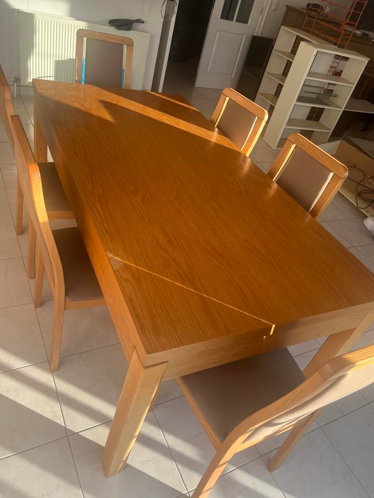 Massief houten eettafel met 6 stoelen + bijpassend dressoir, Antiquités & Art, Antiquités | Meubles | Lits, Enlèvement