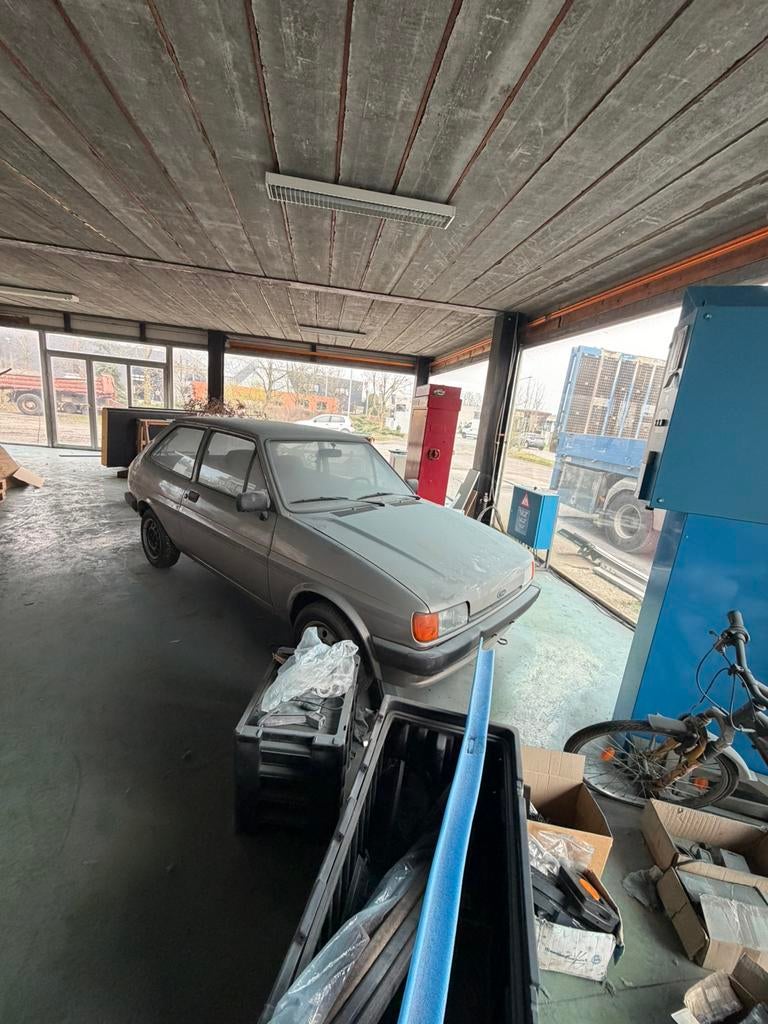 Ford Fiesta 1.1 bouwjaar 1984, Auto's, Oldtimers, Particulier, Ford, Benzine, Handgeschakeld, Zilver of Grijs, Ophalen