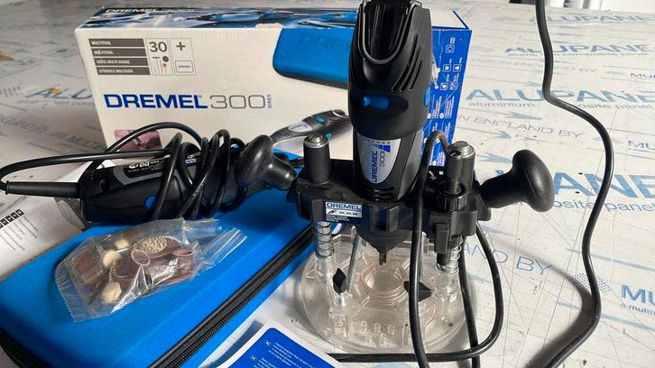 Kit routeur Dremel 300, Bricolage & Construction, Outillage | Fraiseuses, Comme neuf, Routeur, Enlèvement