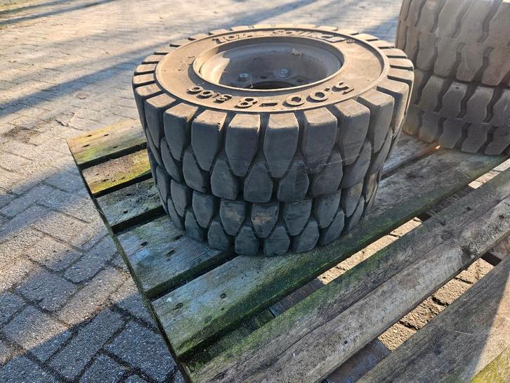 2 sets vol rubberen transport  banden ( heftruck banden ), Bricolage & Construction, Chariots de transport, Comme neuf, Enlèvement