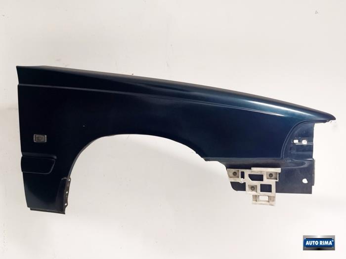 Scherm rechts-voor van een Volvo V70, Gebruikt, -, -, Ophalen of Verzenden