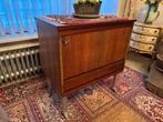 Vintage kastje op wielen met glazen legplank (oude tvkast), Ophalen