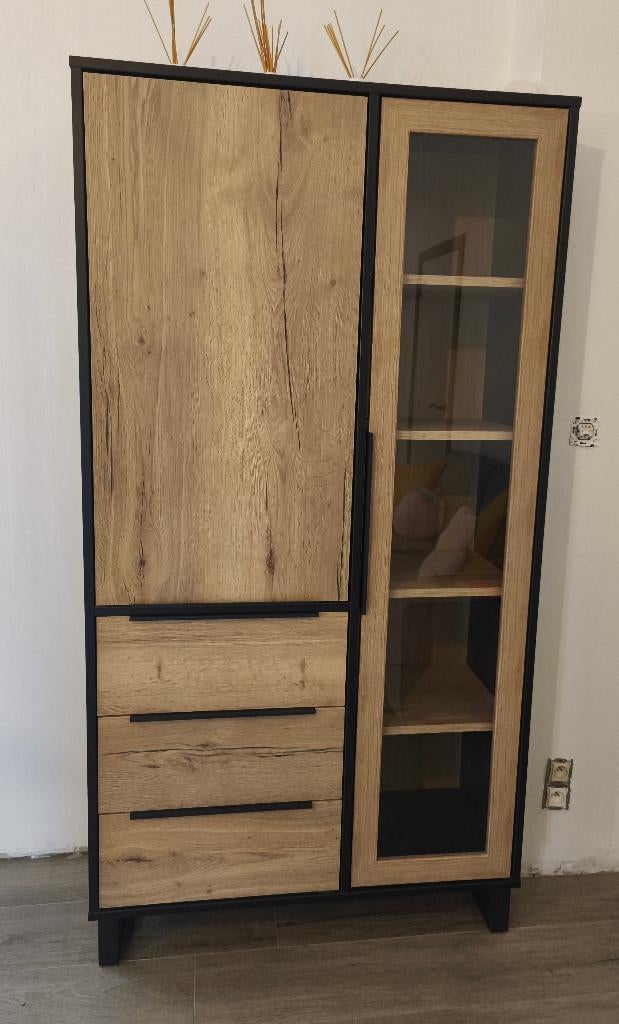 Armoire moderne avec porte vitrée - très bon état, 25 à 50 cm, Avec tablette(s), Comme neuf, 100 à 150 cm