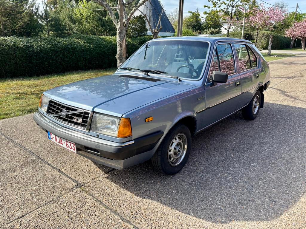 Zeldzame Volvo 345 GLS, Autos, Oldtimers & Ancêtres, Particulier, Volvo, Essence, Boîte manuelle, Bleu, Bleu, Tissu, Propulsion arrière