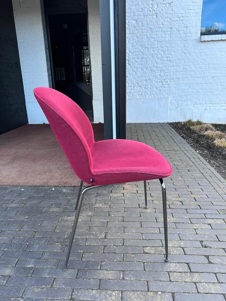 30 stoelen restaurant merk Kaja, Huis en Inrichting, Stoelen, Gebruikt, Vijf, Zes of meer stoelen, Stof, Rood, Ophalen