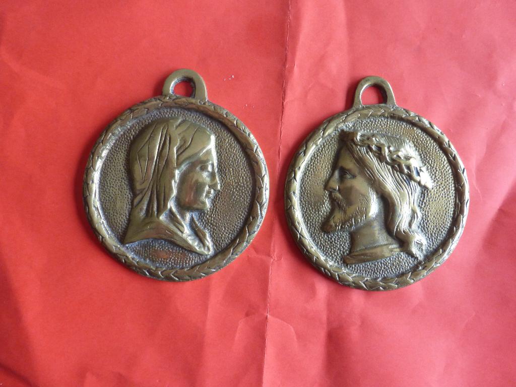 medaille bidprentjes Gisele Main katholieke armband heiligen, Antiek en Kunst, Antiek | Religieuze voorwerpen, Ophalen