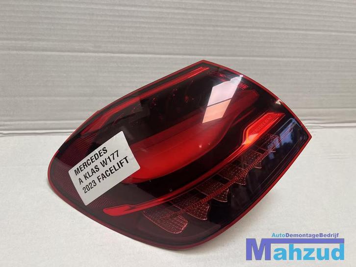MERCEDES A KLASSE W177 Facelift Links buiten achterlicht 201, Auto-onderdelen, Verlichting, Mercedes-Benz, Gebruikt