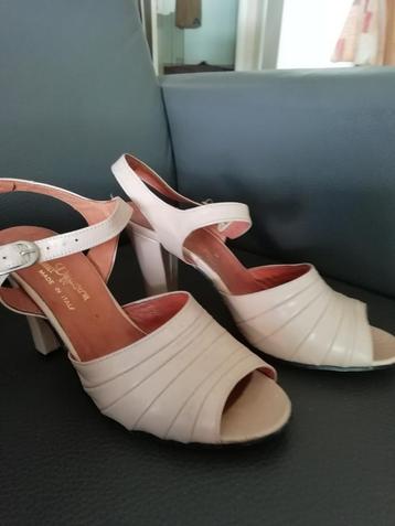 Dames schoenen .( 2paar ) maat 37 en maat 38 .  beschikbaar voor biedingen