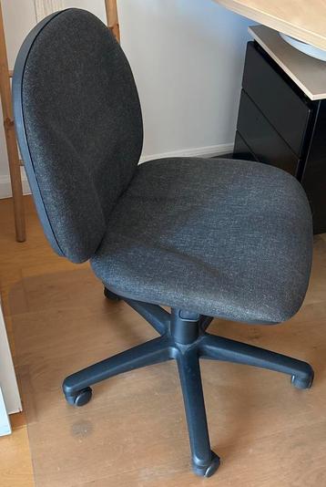 Chaise de bureau réglable en hauteur – bon état” beschikbaar voor biedingen