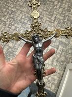 Kruis met Jezus uit metaal., Antiek en Kunst, Antiek | Religieuze voorwerpen, Ophalen of Verzenden