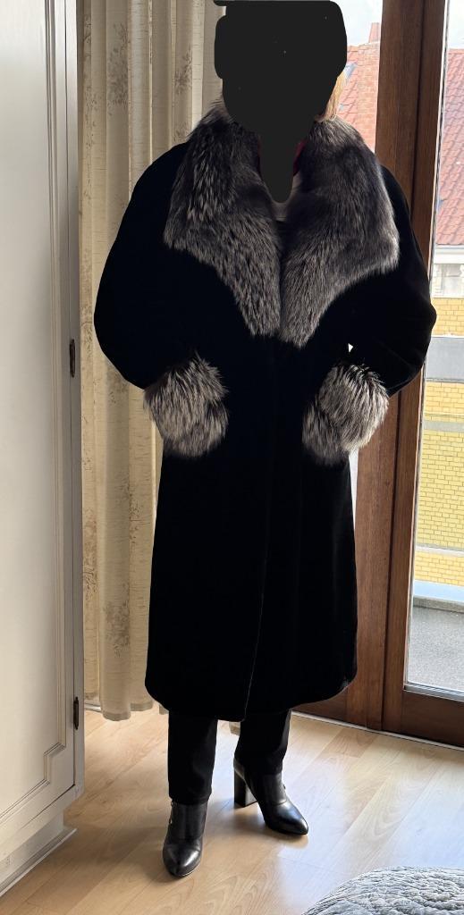 Jas van imitatiebont maat 38, Kleding | Dames, Jassen | Winter, Zo goed als nieuw, Maat 38/40 (M), Zwart, Ophalen