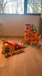 2 racebanen FisherPrice Little People + 9 auto’s, Kinderen en Baby's, Speelgoed | Fisher-Price, Ophalen, Zo goed als nieuw