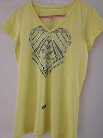 Geel T-shirt met een „hartjesprint” beschikbaar voor biedingen