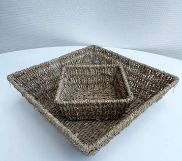 2 vierkante mandjes in zeegras   beschikbaar voor biedingen