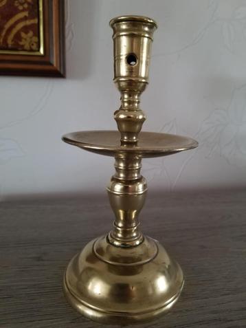 17e eeuwse kandelaar (2) beschikbaar voor biedingen