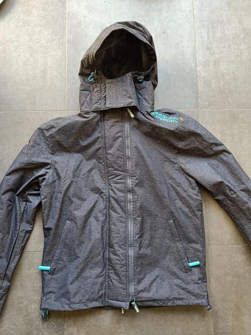 Superdry windcheater jas met kap, XL, Kleding | Heren, Jassen | Winter, Zo goed als nieuw, Maat 56/58 (XL), Grijs, Ophalen of Verzenden