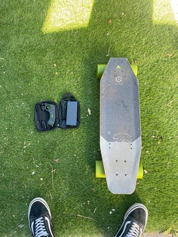 Elektrische skateboard beschikbaar voor biedingen