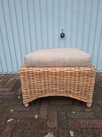 Voetenbankje in rotan met kussen, Tuin en Terras, Ophalen