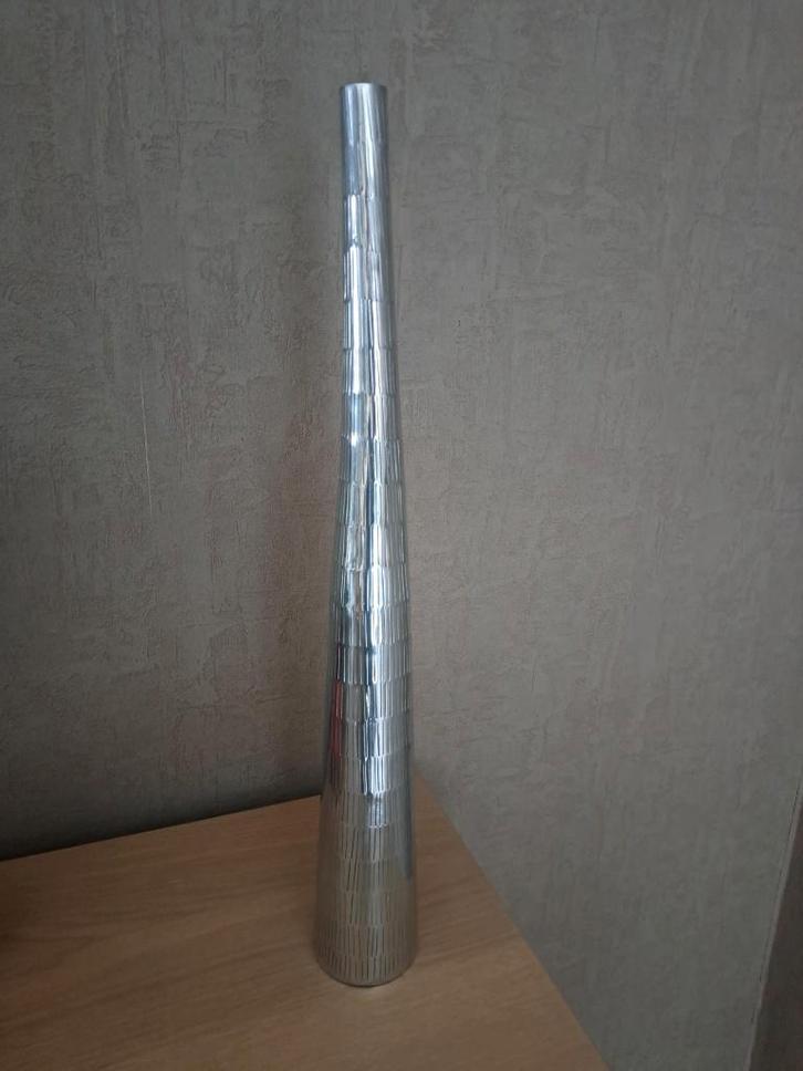 Decoratieve vloervaas in slanke, conische vorm., Huis en Inrichting, Woonaccessoires | Vazen, Zo goed als nieuw, Overige kleuren